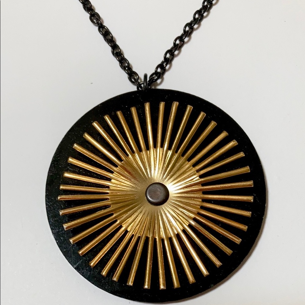 NWT handcrafted perspex pendant with gold spoke stamping on black chain - Picture 2 of 6